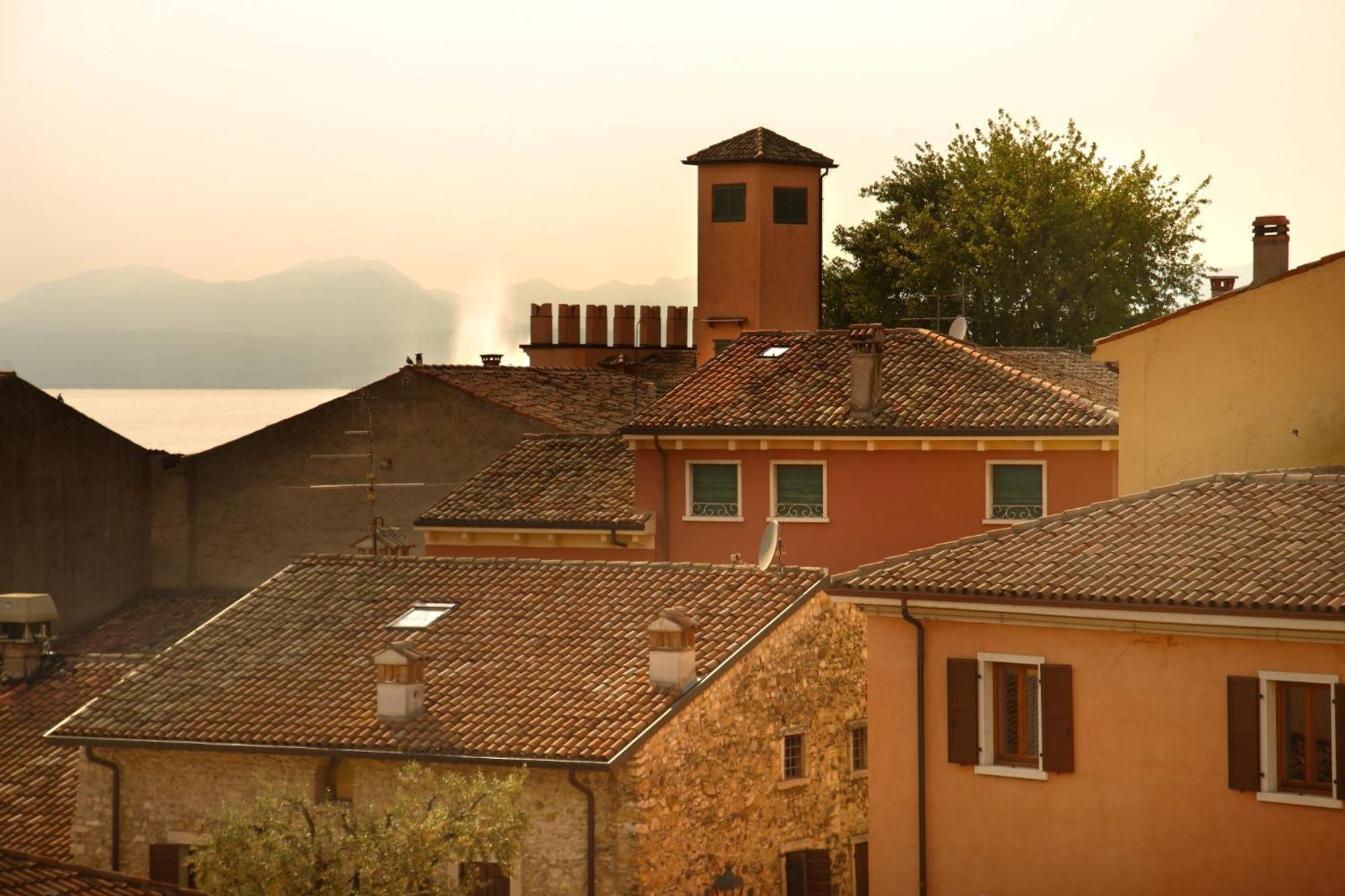 Corte San Luca Apartments Bardolino Bagian luar foto