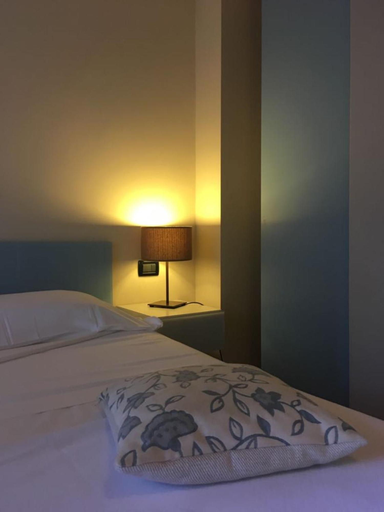 Corte San Luca Apartments Bardolino Bagian luar foto